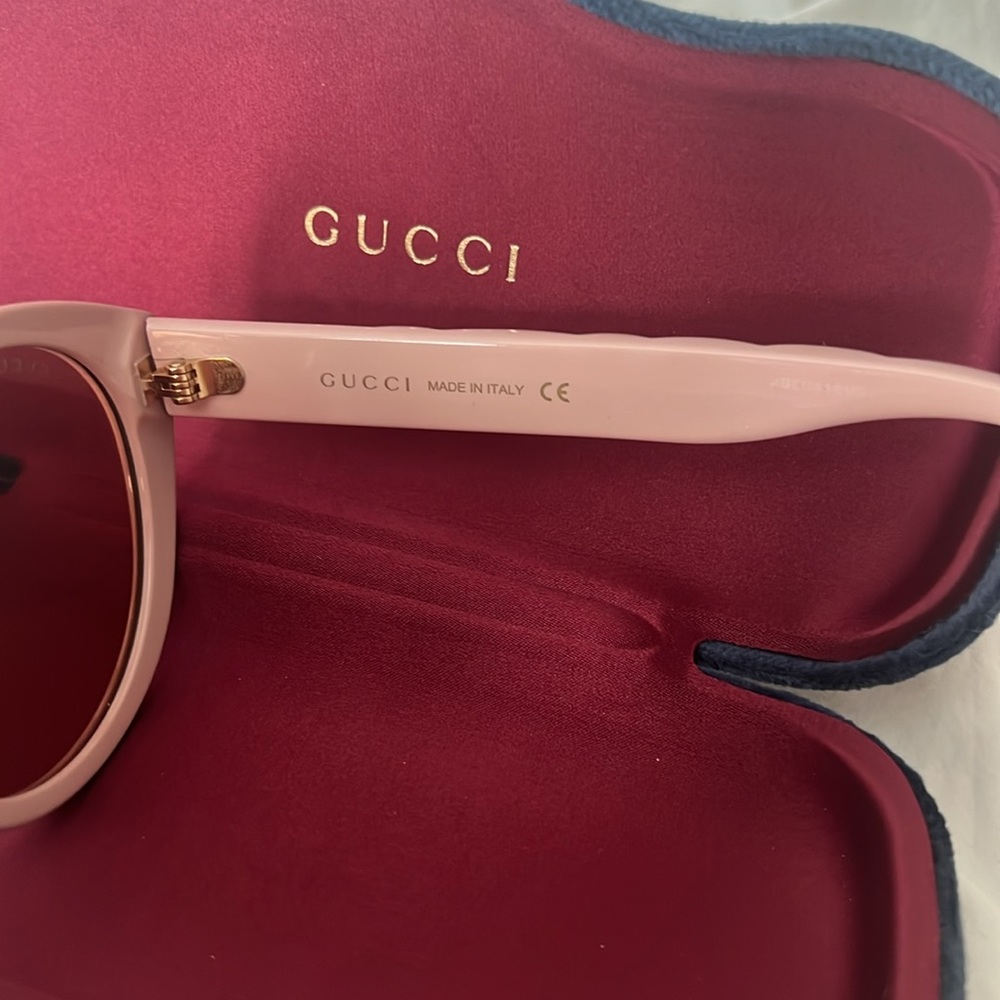 Pink Gucci Sunglasses with glasses case - Picture 3 of 4